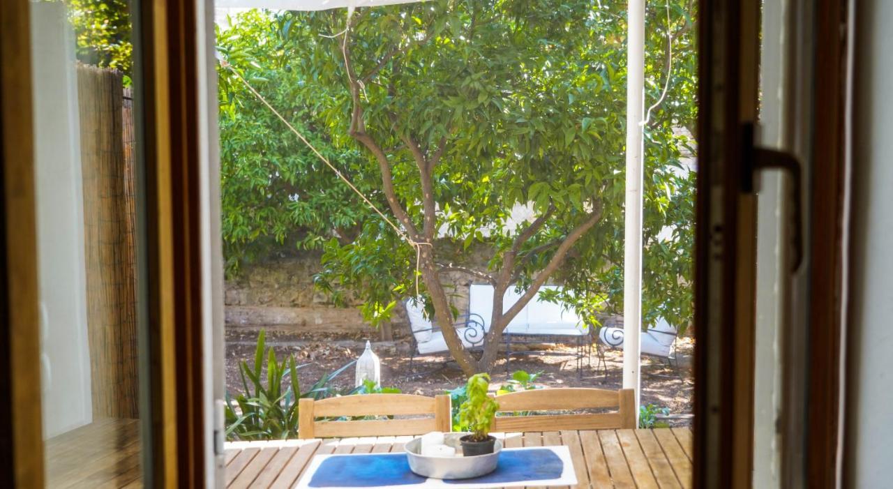 Charming Two-Bed Apartment Orange Garden Sutivan Bagian luar foto