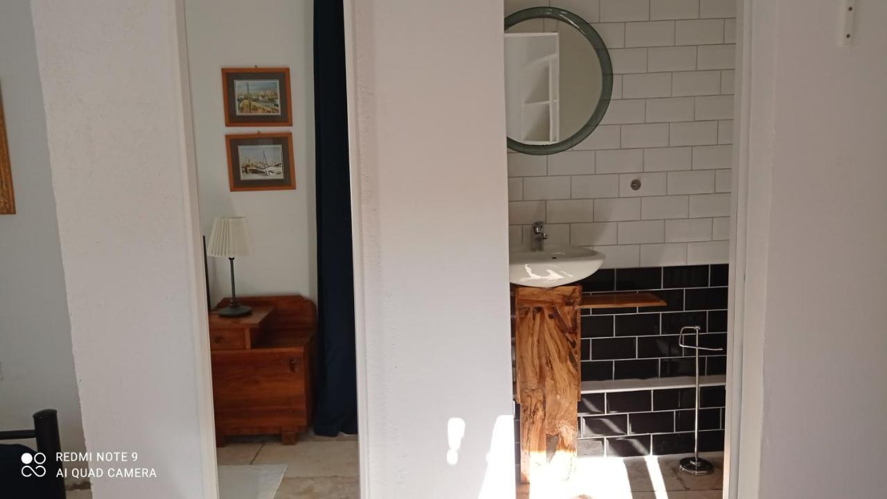 Charming Two-Bed Apartment Orange Garden Sutivan Bagian luar foto